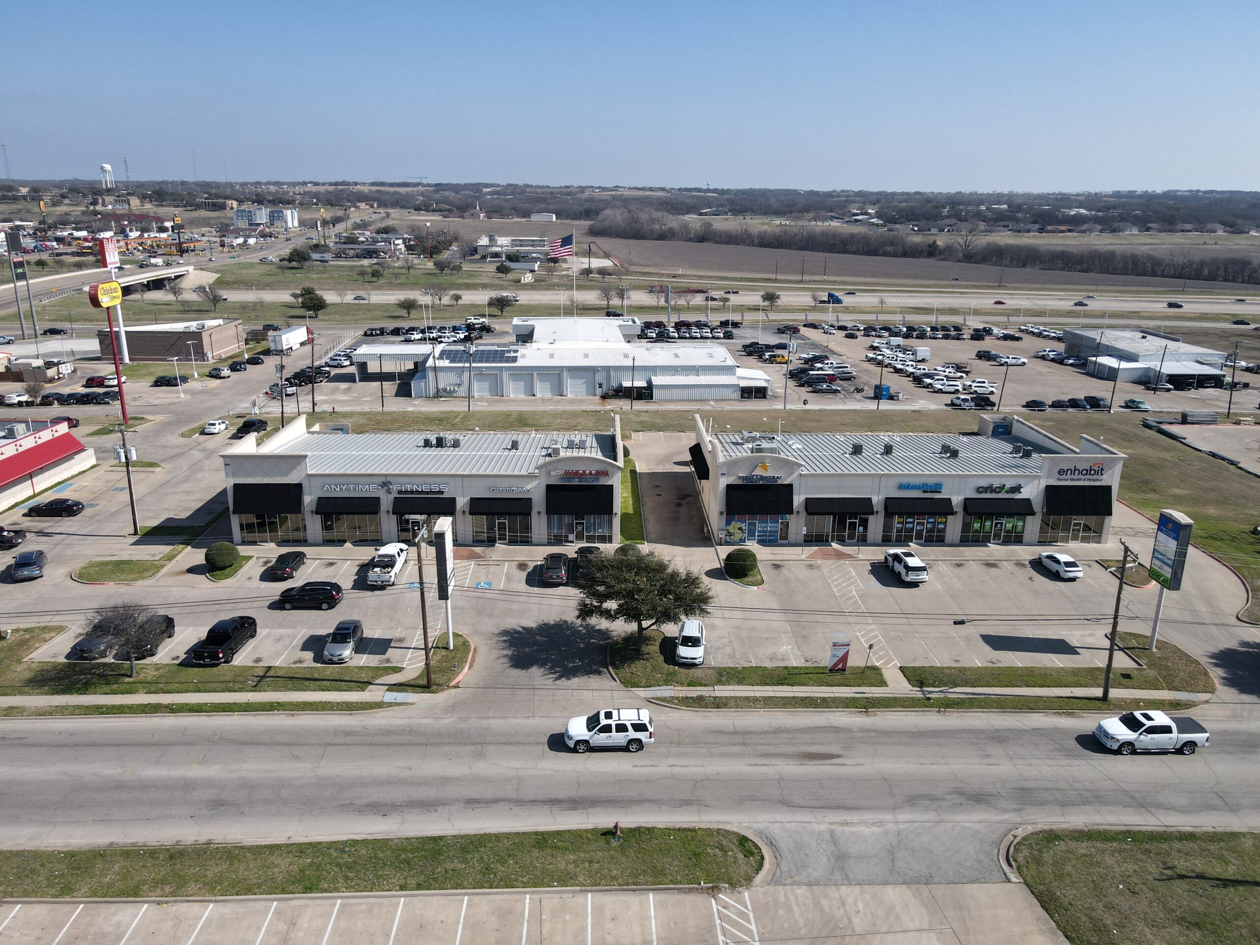 Secure Net Lease Closes Multi-Tenant Retail Center in Hillsboro, TX
